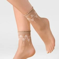 Kopen ๐ 2 Pack Gabriella Pantysokjes Bloom 20DEN Met Bloemen Patroon, One Size, Beige Met Wit & Zwart ๐ 20 Kopen ๐ 2 Pack Gabriella Pantysokjes Bloom 20DEN Met Bloemen Patroon, One Size, Beige Met Wit & Zwart ๐ -Beenmode Verkoop 550x825 2